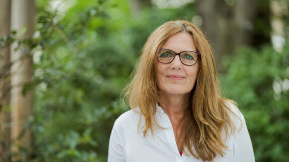 Portraitfoto von Tania Hölzl