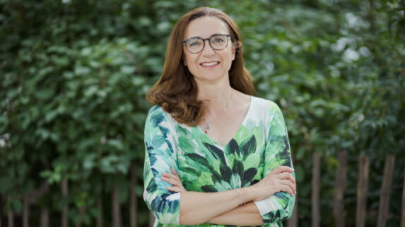 Portraitfoto von Birgit Forgó-Feldner